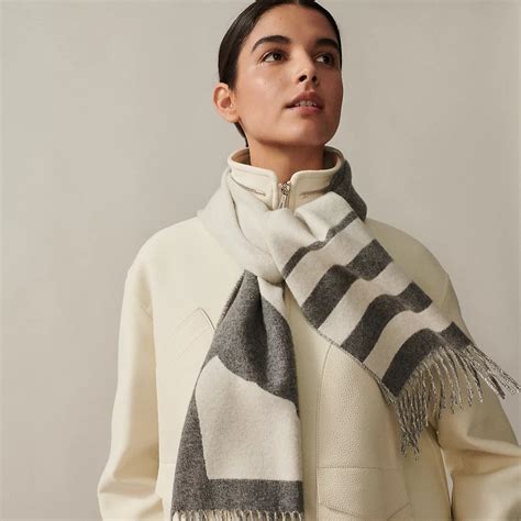 Hermes Casaque Love Story Muffler .